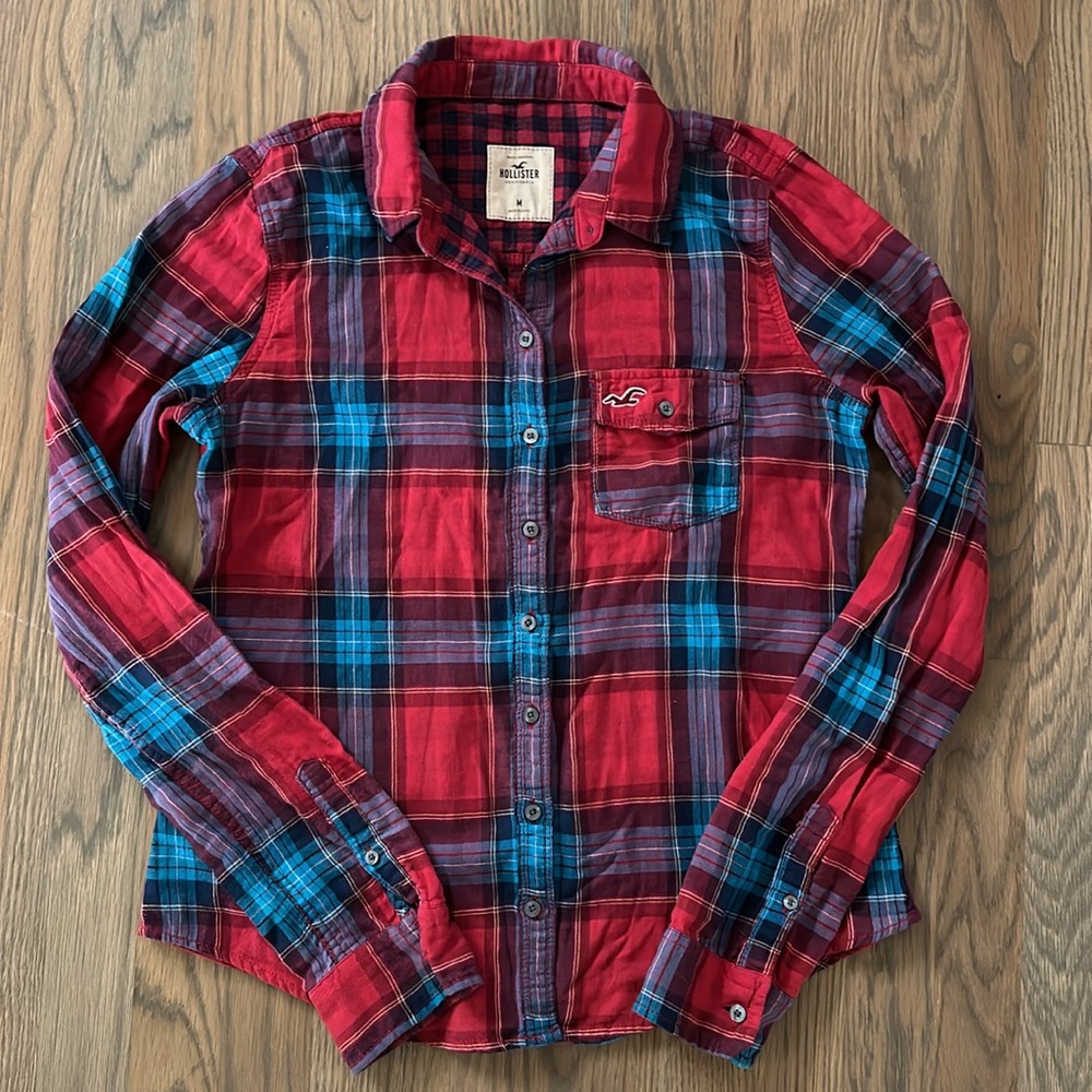 Hollister Flannel Shirt sz Medium Women’s Red Blue Plaid Long Sleeve Button Down